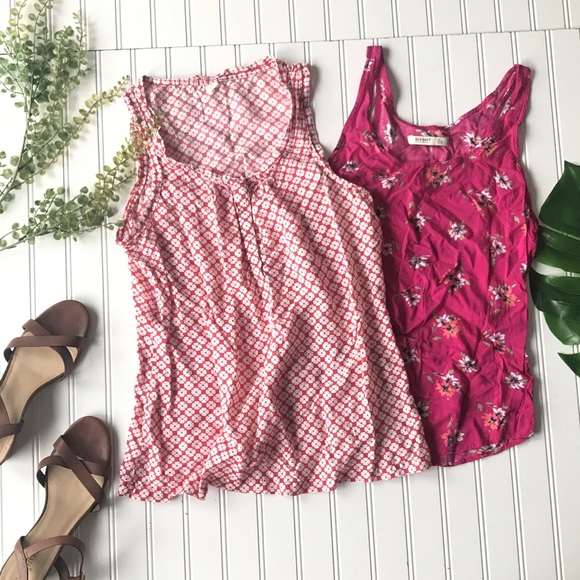 Old Navy Tops - 2 floral tanks pink red white old navy sleeveless